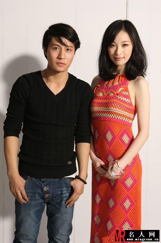 倪妮2012登北京青年周刊封面 飘逸蓝裙大秀性感美腿(1)