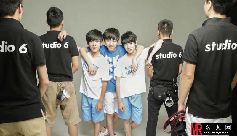 TFBOYS代言某广告现场 气氛融洽工作认真(1)