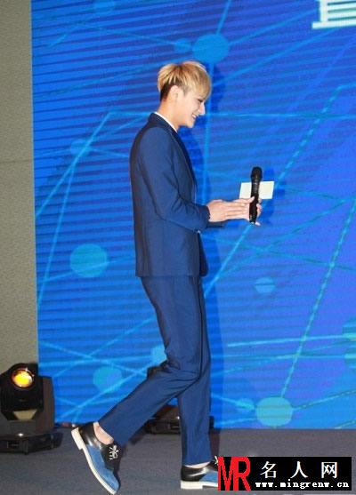 EXO黄子韬解约风波后后首现身 在京出席代言活动(1)