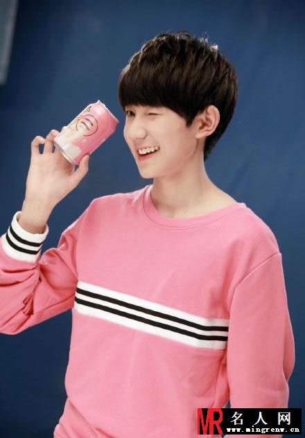TFBOYS王源2015自拍生活照 帅气迷人网友大爱(1)