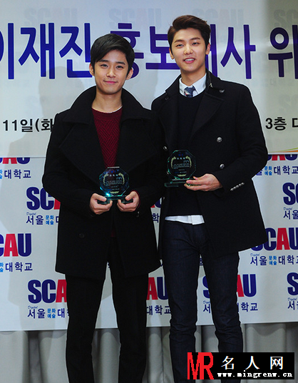 FTIsland李在真CNBLUE姜珉赫任母校大使(1)