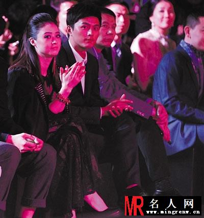 蒋欣叶祖新大婚在即 昔日甜蜜合照曝光(1)