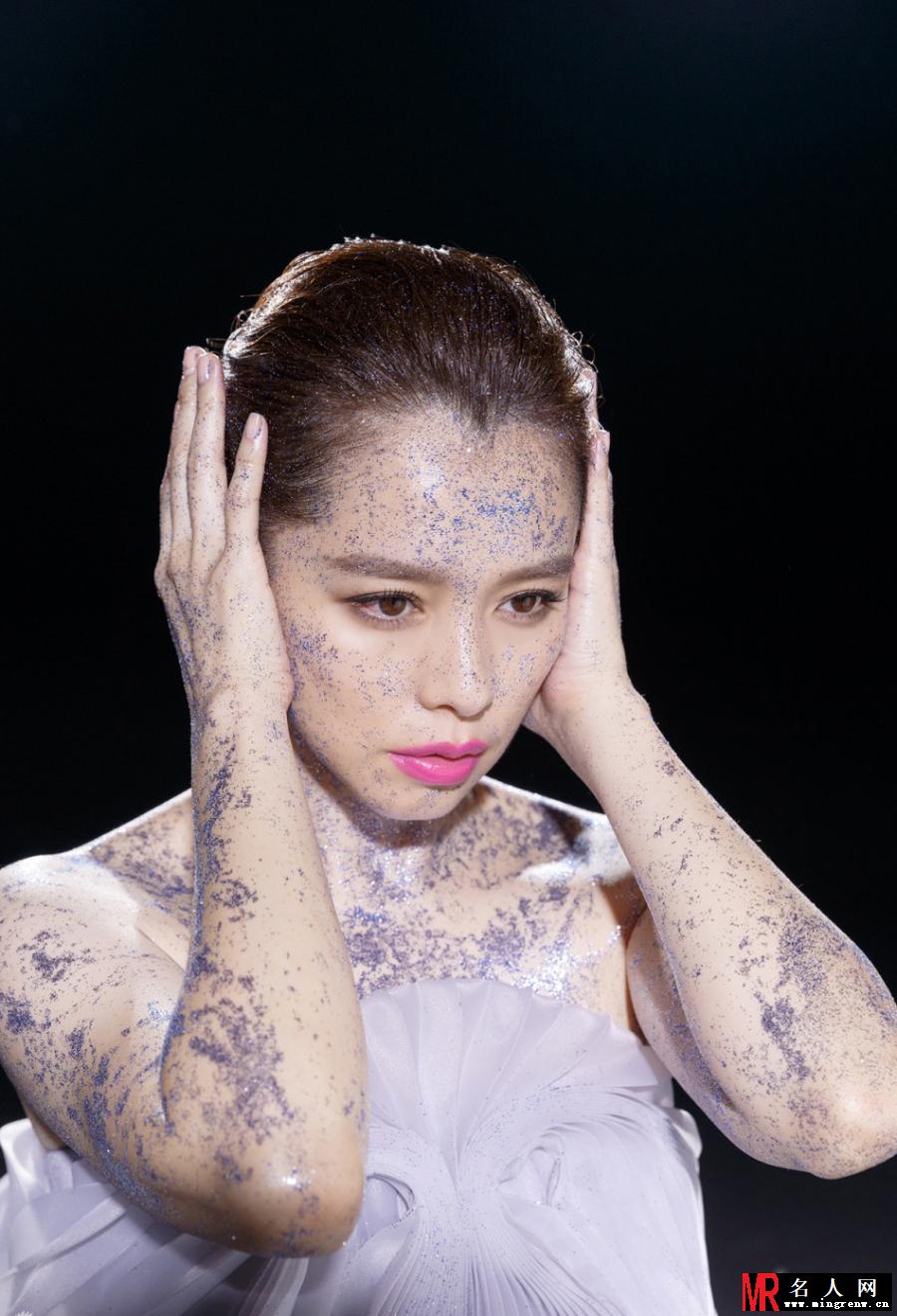 徐若瑄圣诞MV照 蓝色清新美轮美奂(1)