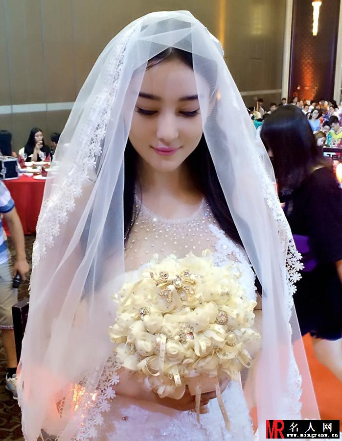 张馨予浪漫写真 化身美艳花仙子(1)