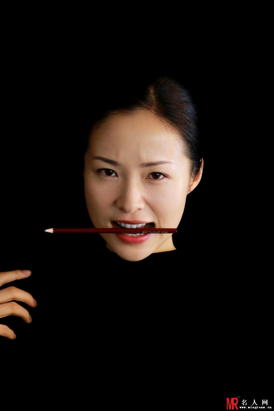 江一燕搞怪写真曝光 变身鬼脸表情后(1)