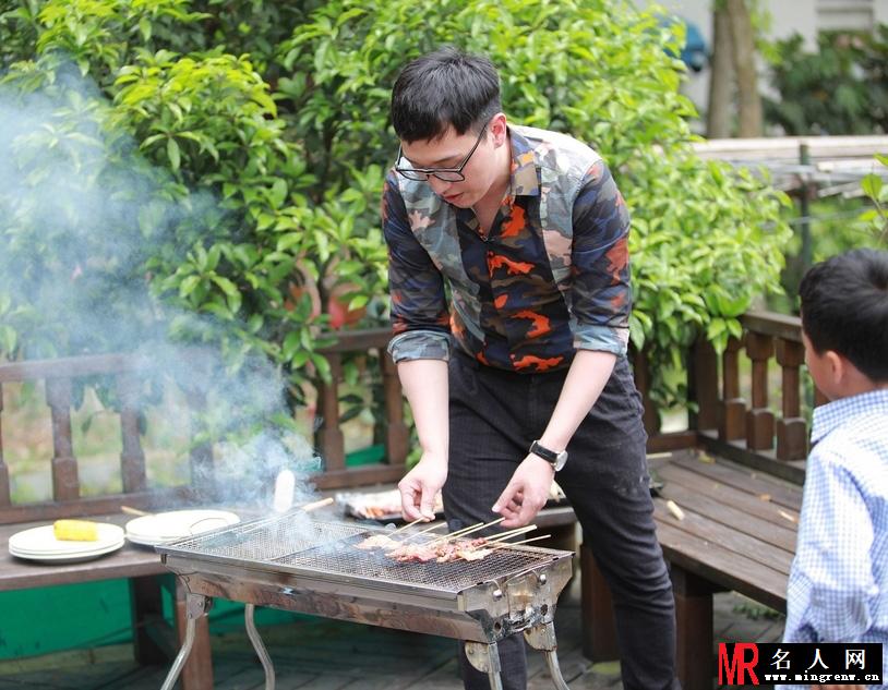 爸爸回来了花絮照曝光 呆萌奥莉采茶欢乐多(1)