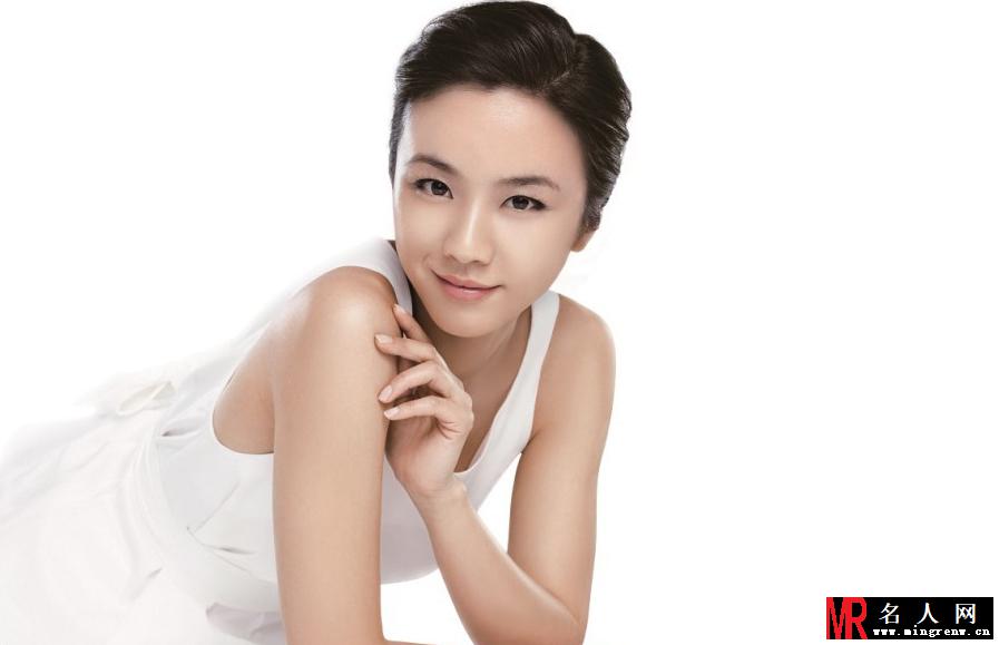 女神汤唯俏皮出镜 小露香肩性感妩媚(1)