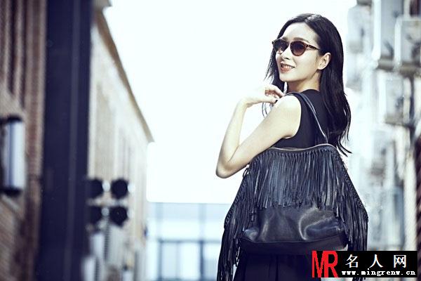 杨恭如街拍写真 时尚带知性美(1)