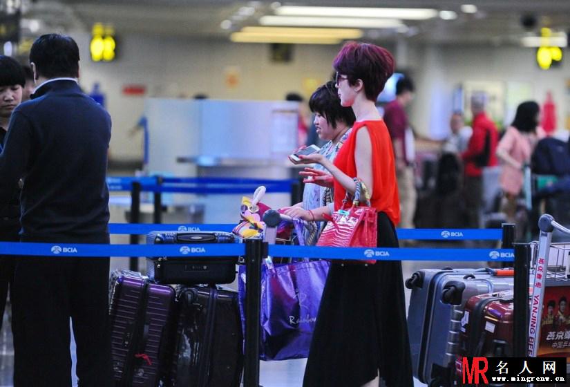 金巧巧产后身材恢复 提名包赴戛纳遭偷瞄(1)