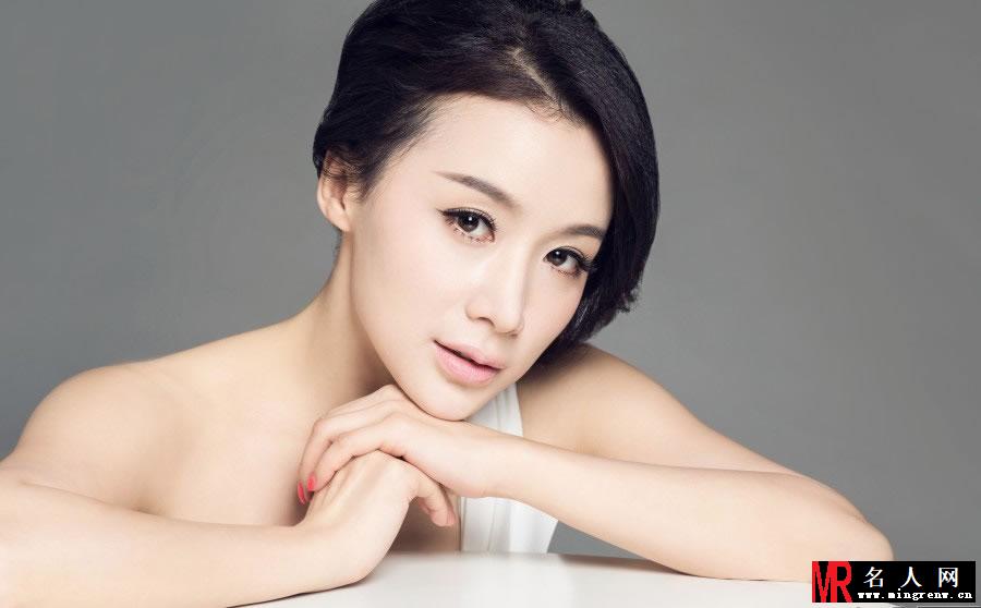 姚芊羽整容后最新写真 精致妆容显优雅(1)