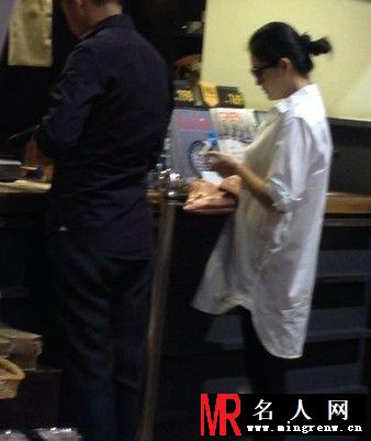 大S汪小菲现身泰国寺庙 喜得爱子虔诚还愿(1)