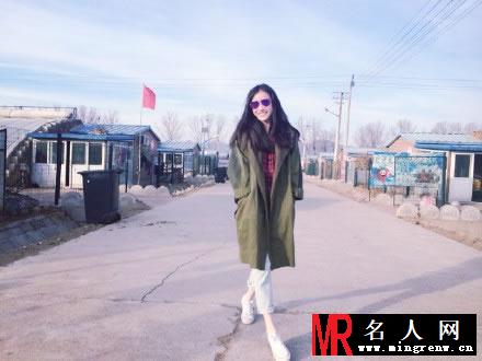 倪妮2015草莓园生活照 卖萌犯二可爱清新(1)