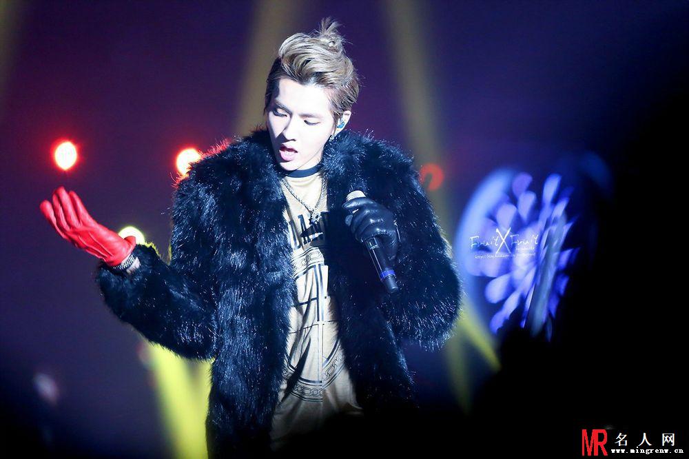 吴亦凡2013年亮相韩国SMWEEK火爆现场 颜值惊人(1)
