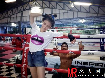 倪妮2014学习拳击照 女神瞬间变成凶残女汉子(1)