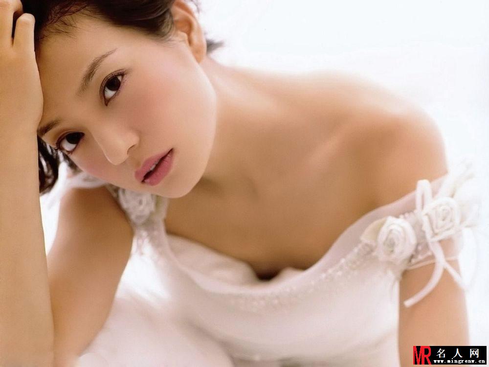赵薇《虹》早期写真 白衣裹身显清纯(1)
