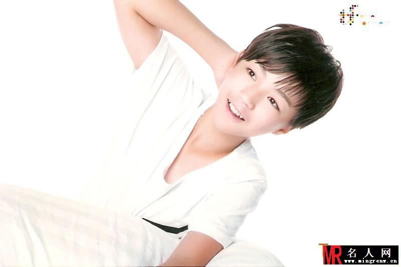 TFBOYS《HEART梦出发》白色背景白色短衫版(1)