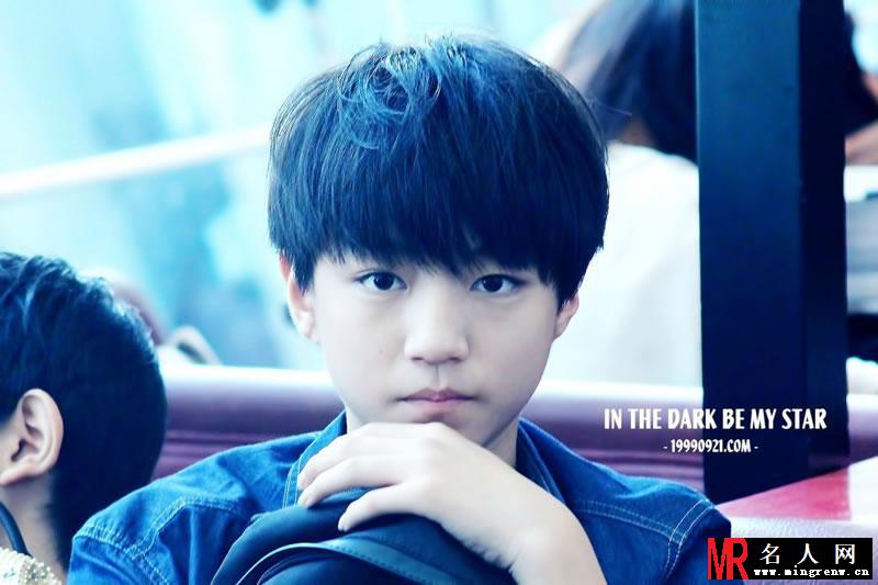 TFBOYS王俊凯牛仔上衣生活照(1)