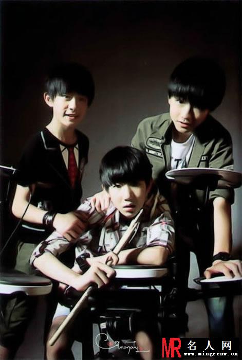 TFBOYS架子鼓旁帅气写真(1)