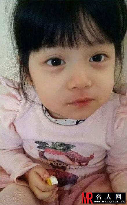 韩国女孩神似宋智孝 网络走红萌态十足(1)