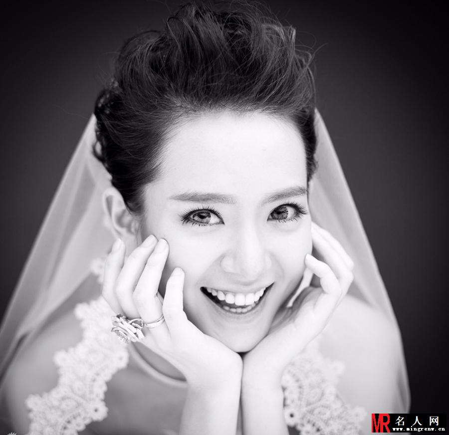 戚薇婚纱照曝光 俏皮出镜散发幸福女人味(1)