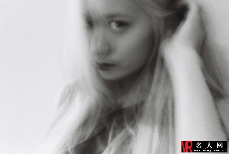 韩团f(x)Krystal暗黑写真 半面妆惊悚鬼魅(1)