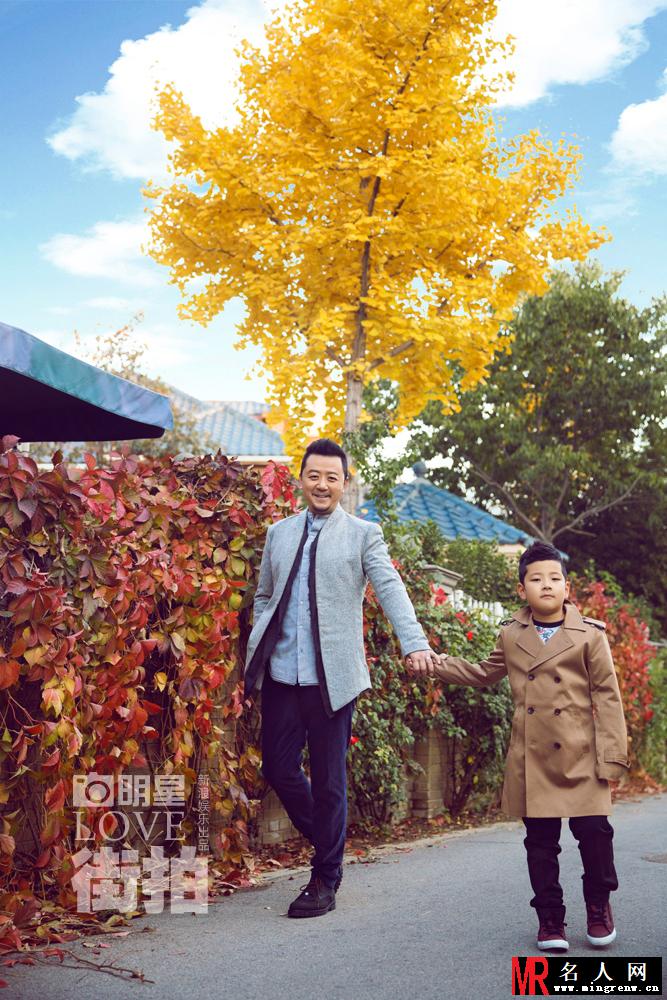 爸爸去哪儿郭涛与儿子石头亲子街拍大片曝光(1)