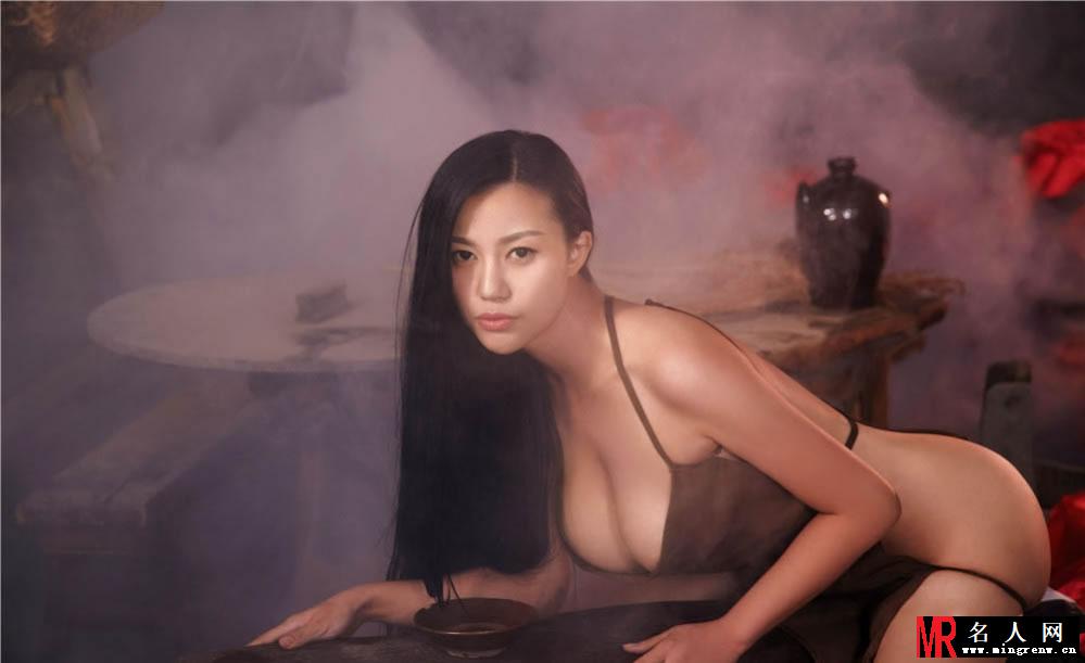 H奶苏梓玲最新全裸大片 大尺度诠释风骚酒娘(1)