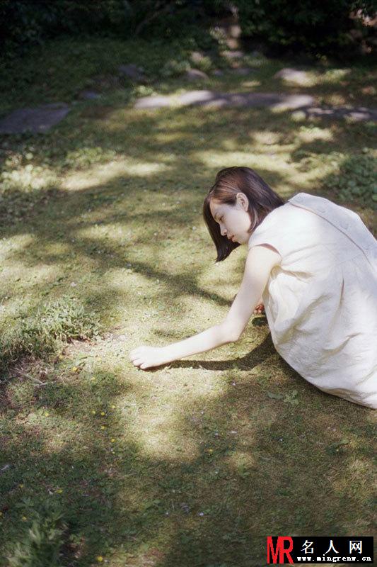 水原希子秋日写真 尽显少女气息迷人(1)