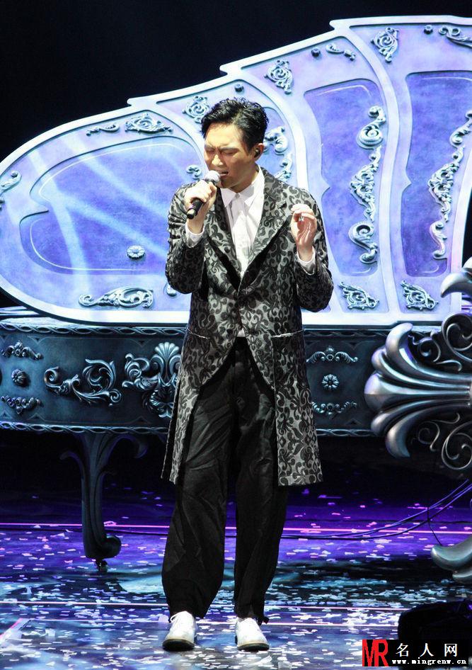 周杰伦开演唱会 邀好友张智霖助阵(1)