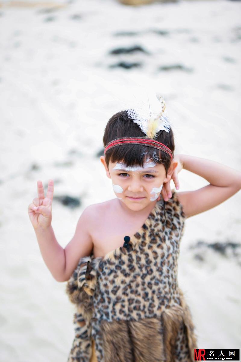 爸爸3曝诺一原始人写真 秒变帅气小野人(1)