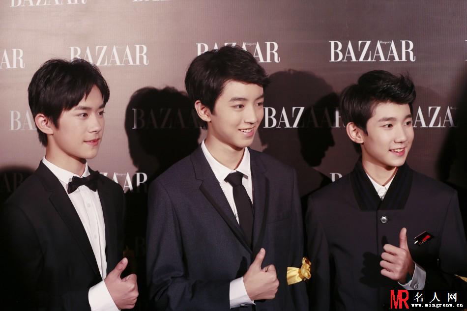 TFBOYS身穿西服帅气亮相芭莎明星慈善之夜(1)