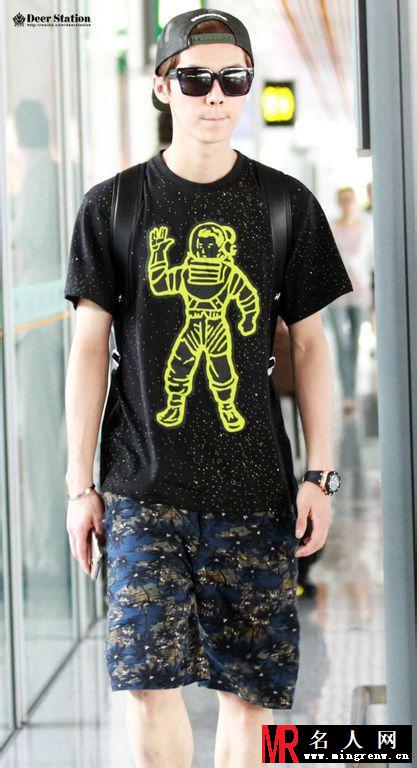 2014年7月EXO亮相台湾香港北京机场时尚帅气写真鹿晗图片写真(1)