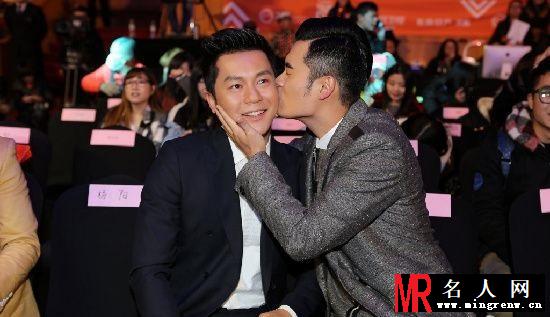 陈赫和李晨的亲密瞬间 告诉我 这不是真的(1)