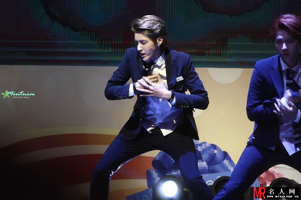 吴亦凡2013年亮相SKT日山公演与EXO众成员引爆全场激情(1)