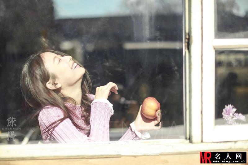 倪妮登红秀杂志 瞬间变成邻家小清新妹妹(1)