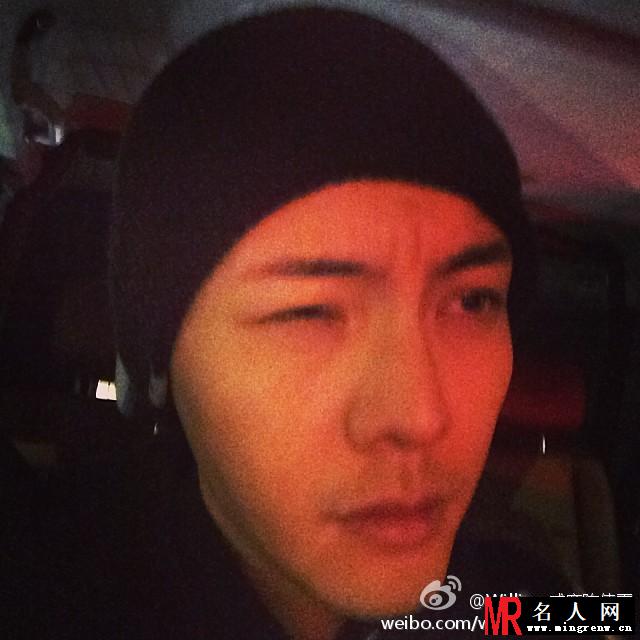 陈伟霆微博自拍2014上半年合集 与李易峰再次合作默契自拍(1)
