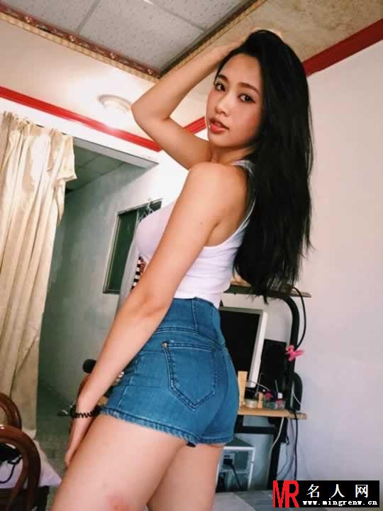 台湾最胸Showgirl晒傲人身材 36D震憾全场(1)