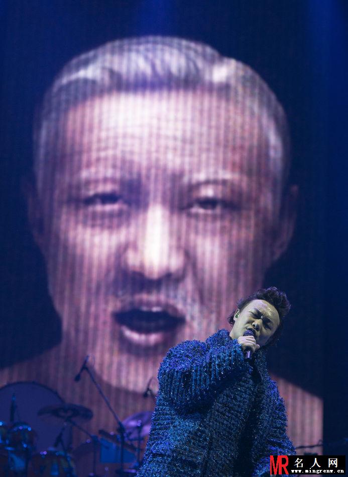 陈奕迅新舞台买亿万保险 长沙惊悚老年妆开唱(1)