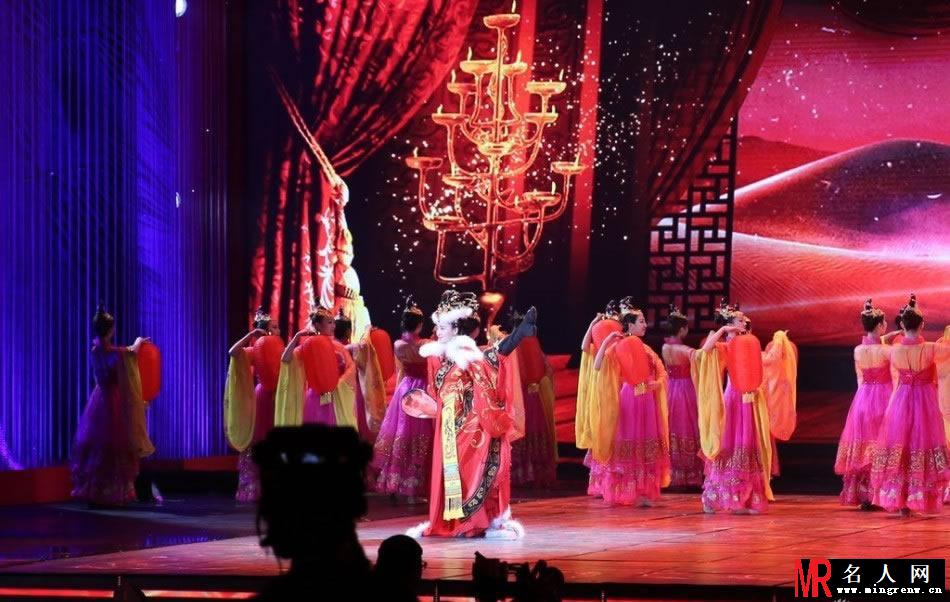 春晚遗珠《国色天香》彩排照 秦岚王丽坤古装亮相(1)