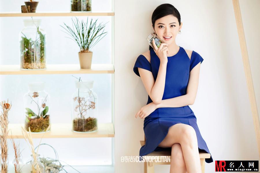 景甜靓丽写真 低头浅笑显甜美(1)