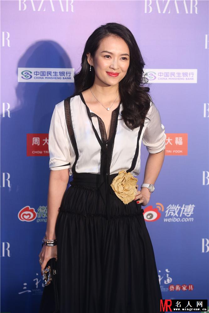章子怡复古装现身芭莎慈善夜 为公益豪掷千金(1)