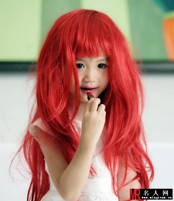 钟丽缇小女考拉美人鱼写真 偷抹口红鬼马精灵(1)