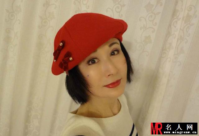 不老女神潘迎紫秀自拍 嫩白肌肤令人称羡(1)