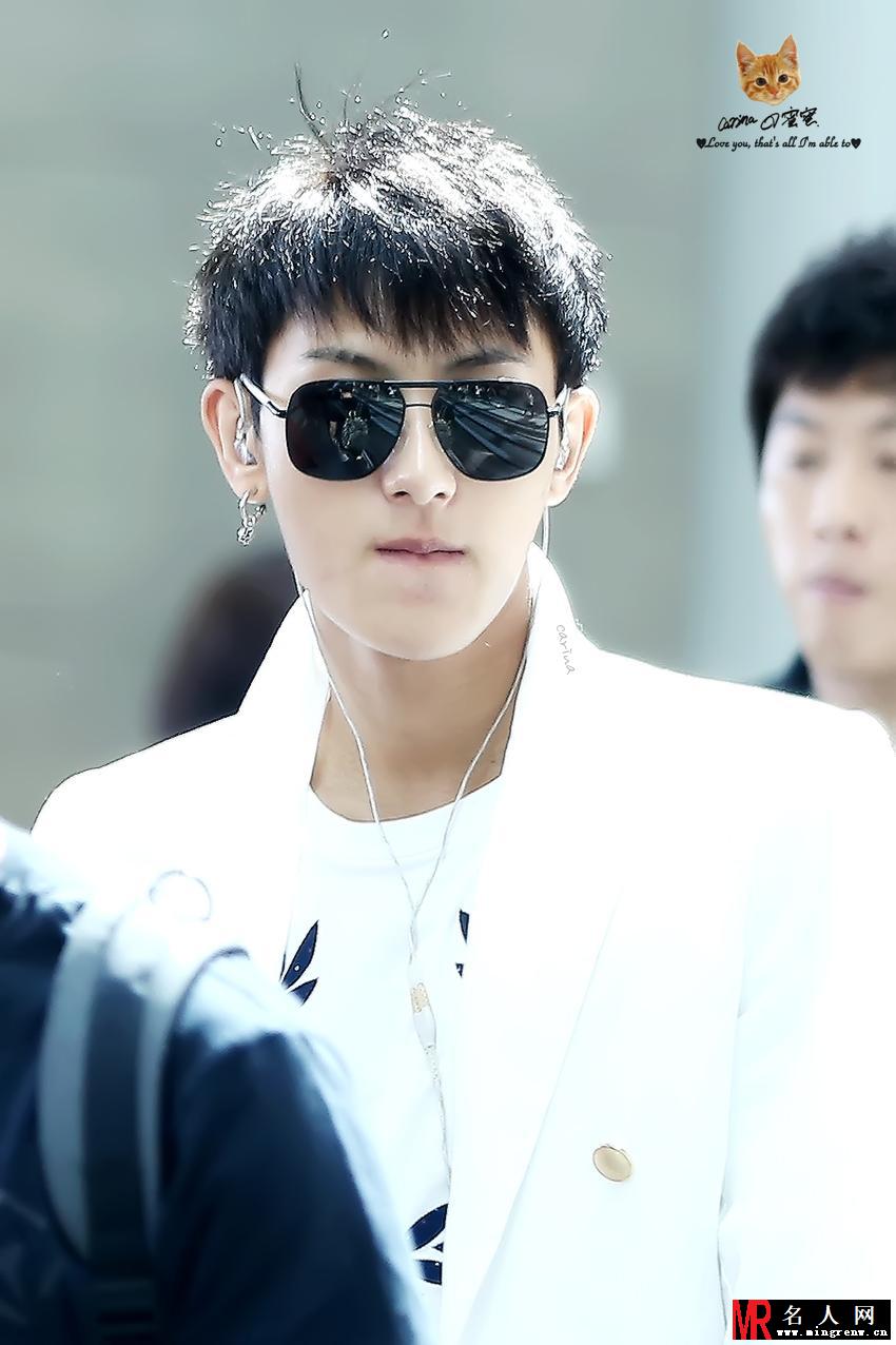 2014年8月EXO仁川飞天津机场时尚写真帅气无敌黄子韬图片写真(1)