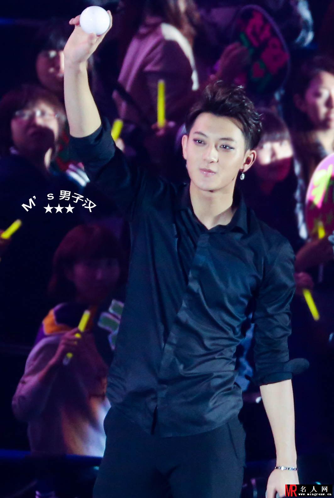 2014年11月EXO东京CON演唱会黄子韬图片 精彩表演粉丝尖叫(1)