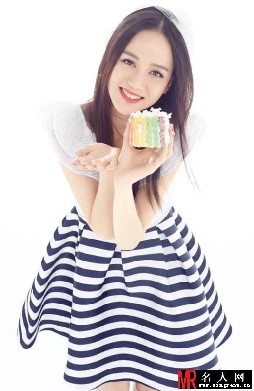 陈乔恩甜蜜时刻 穿MIGAINO曼娅奴拍摄《瑞丽服饰美容》杂志大片(1)