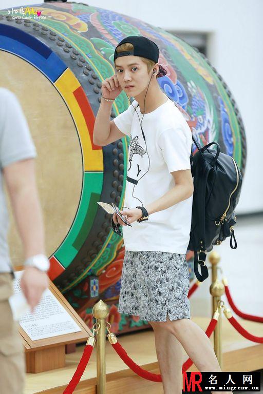 2014年7月EXO北京飞韩国金浦机场写真鹿晗图片 小王子阳光帅气(1)