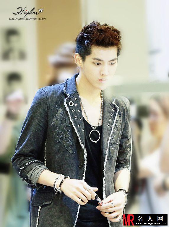 2013年韩国POP UP store活动现场EXO领队吴亦凡帅气现身颜值逆天(1)