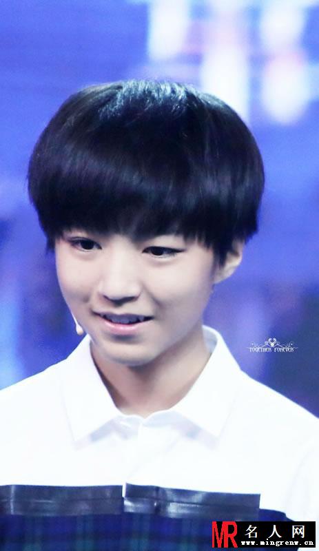 TFBOYS王俊凯《中国文艺》 两个虎牙可爱至极(1)