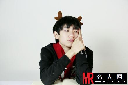 TFBOYS王源给六百万粉丝的福利 可爱搞怪令人喜爱(1)